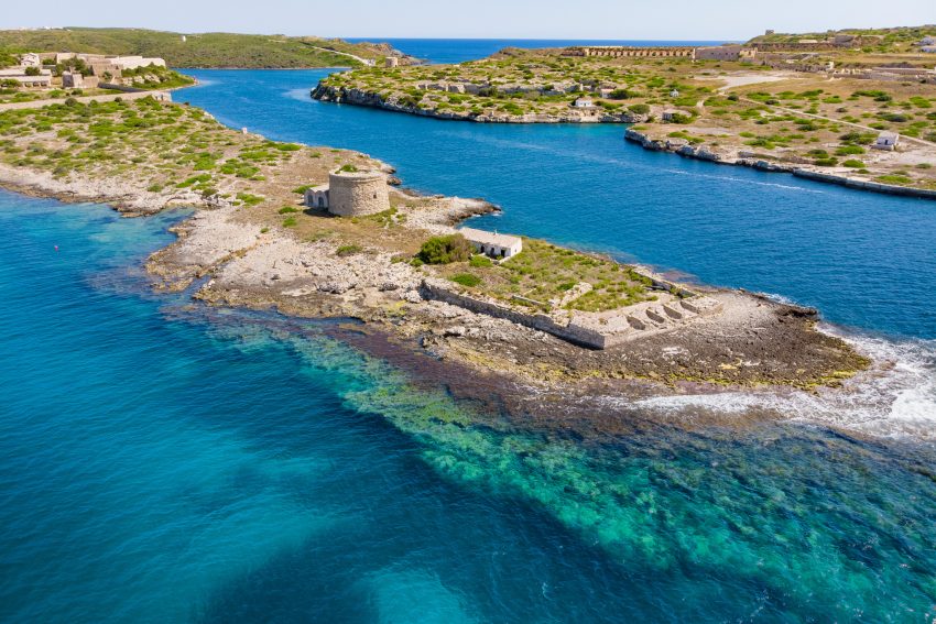 Cómo Elegir la Mejor Ubicación para Comprar Casa en Menorca: Campo, Costa o Ciudad